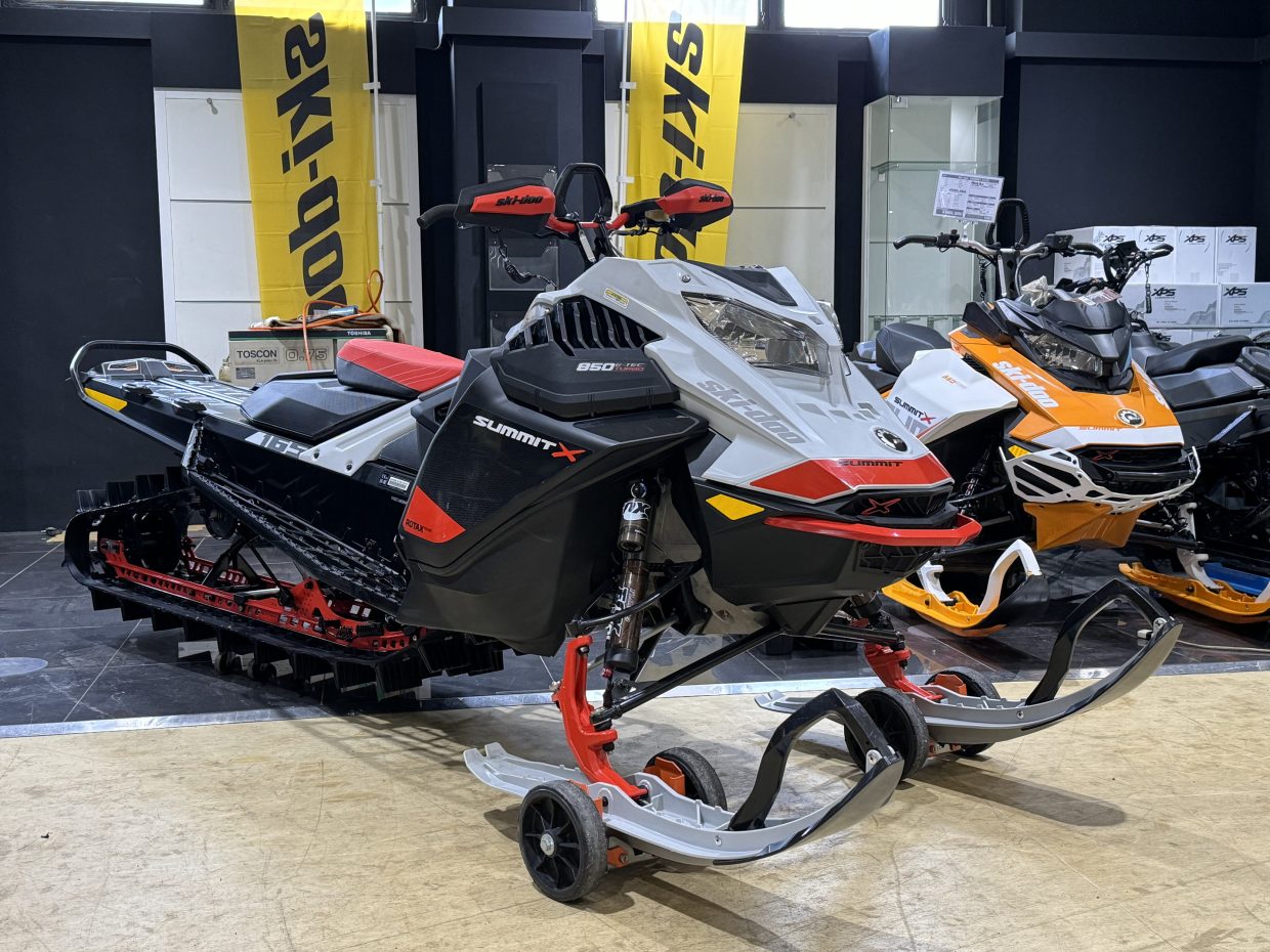 値下げ スノーモービル ski-doo G4