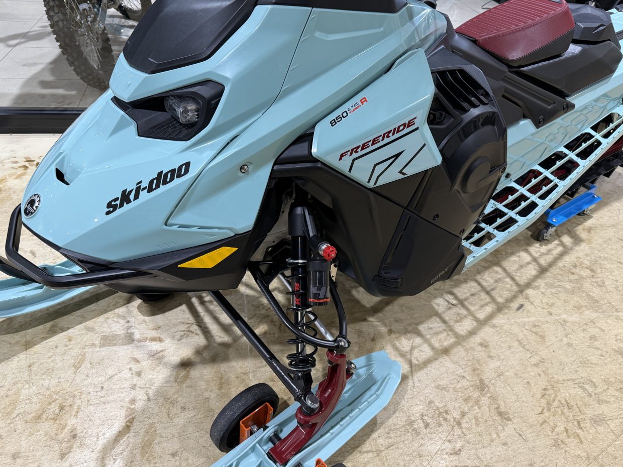 2024 FREERIDE154 TURBO 10.25ディスプレイ