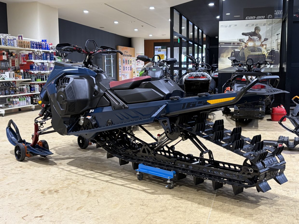 2025 SUMMIT X165 EXPERT 10.25ディスプレイ